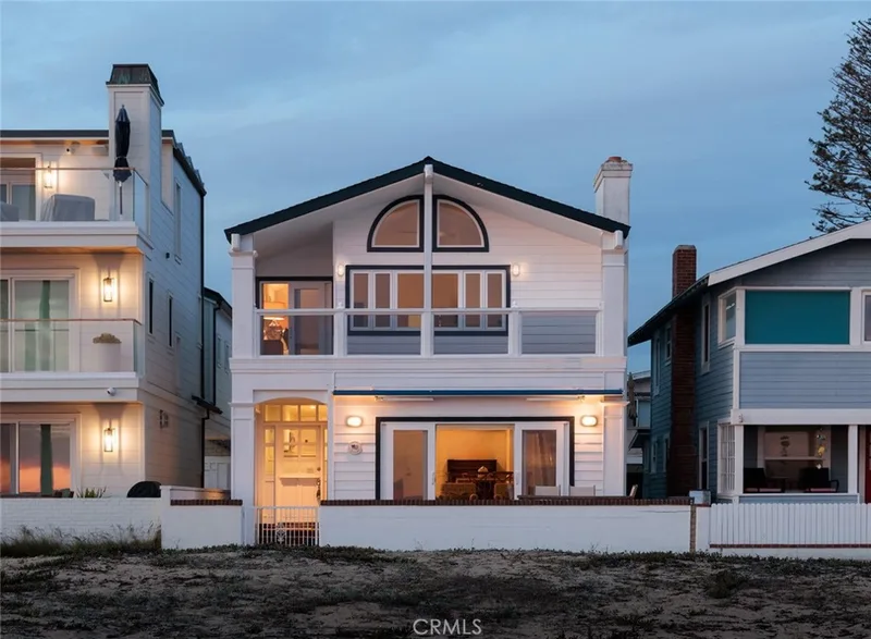 116 E Oceanfront, Newport Beach, CA 92661