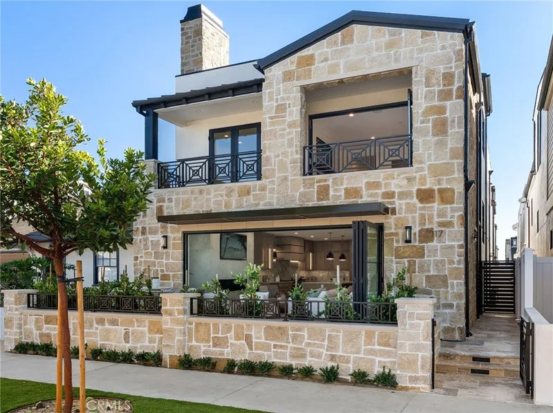 117 E Bay, Newport Beach, CA 92661 117 E Bay, Newport Beach, CA 92661