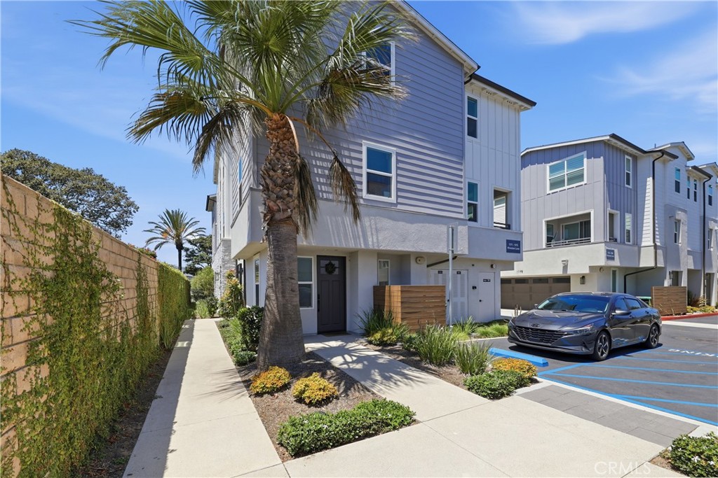 This is another view of the front door of the unit. - 1171 Winslow Lane, Newport Beach CA 92660 - photo 19