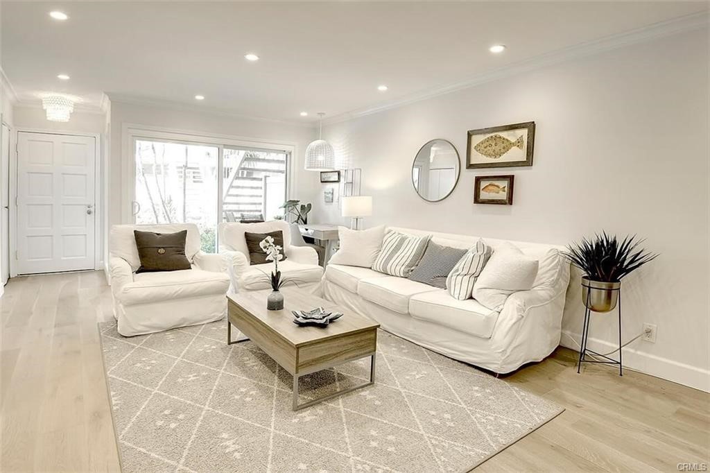 Living space with walk-out front patio - 1184 Rutland Rd Unit 3, Newport Beach CA 92660 - photo 2