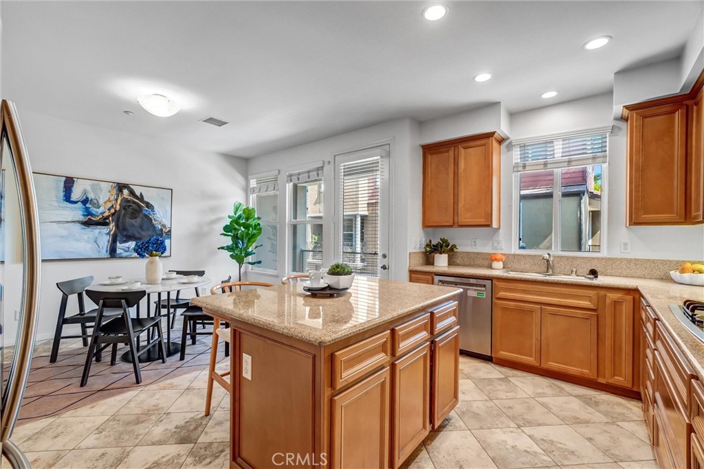 Bright and Airy Kitchen and lots of work space - 12 Shellprint Court, Newport Beach CA 92663 - photo 17
