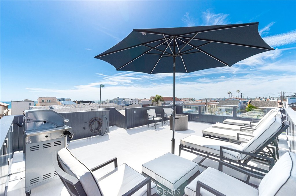 Private rooftop - 120 34th Street, Newport Beach CA 92663 - photo 2