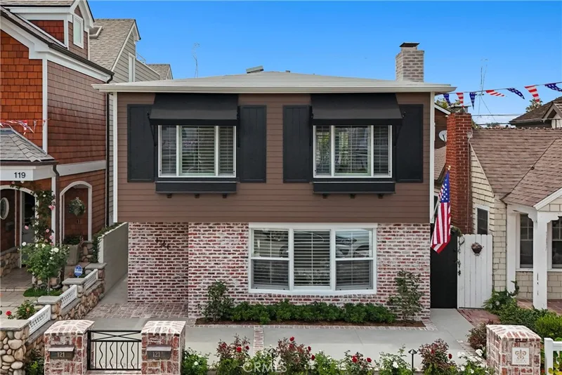 121 Topaz Ave, Newport Beach, CA 92662