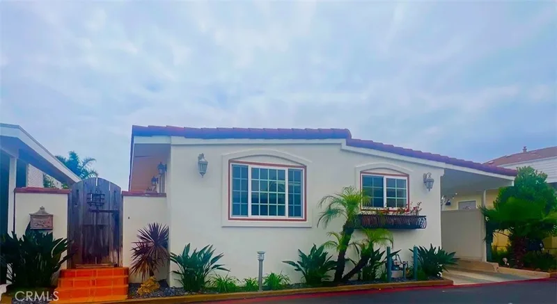 121 Yorktown, Newport Beach, CA 92660