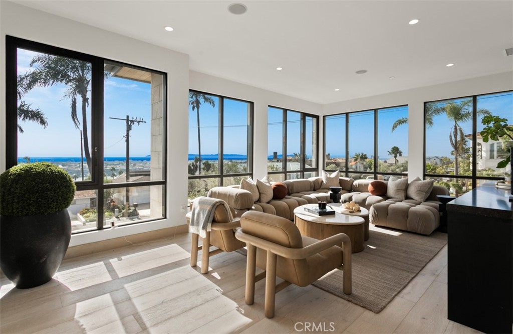 Bonus Room / Loft - 1210 Kings Rd, Newport Beach CA 92663 - photo 23