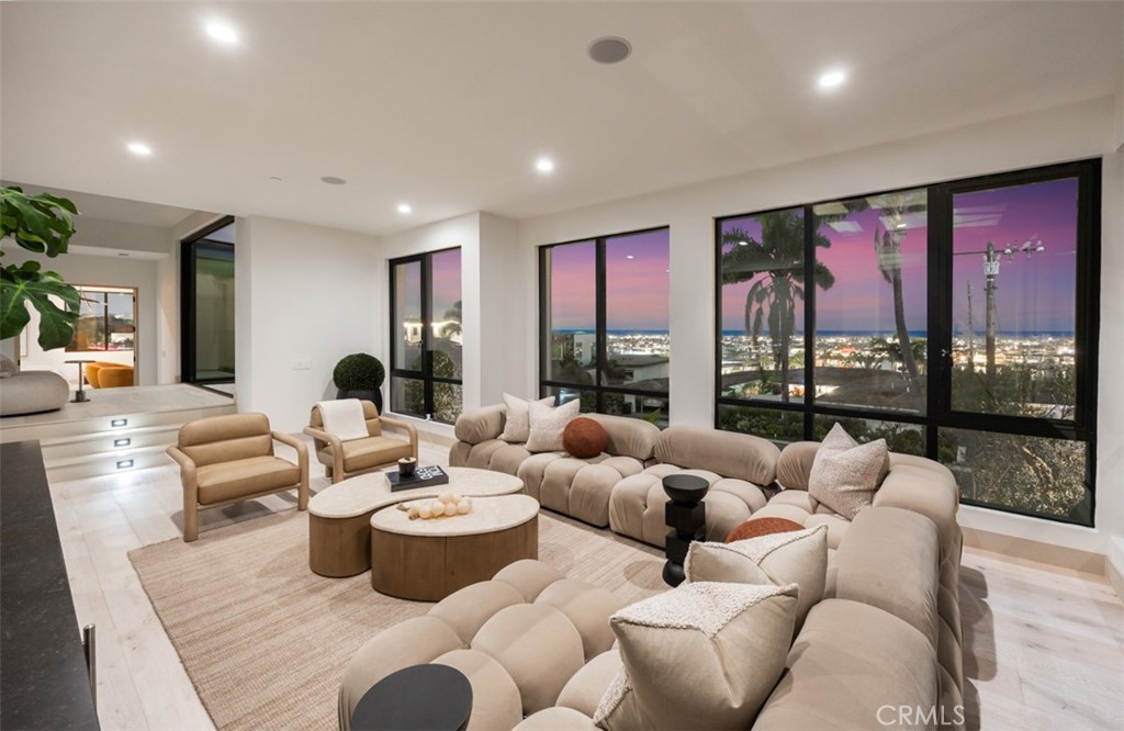 Bonus Room / Loft - 1210 Kings Rd, Newport Beach CA 92663 - photo 24