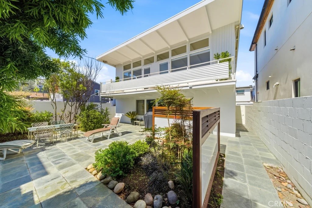 Mid-century modern design with a light, airy coastal vibe - 1210 W Oceanfront 1/2, Newport Beach CA 92661 - photo 1