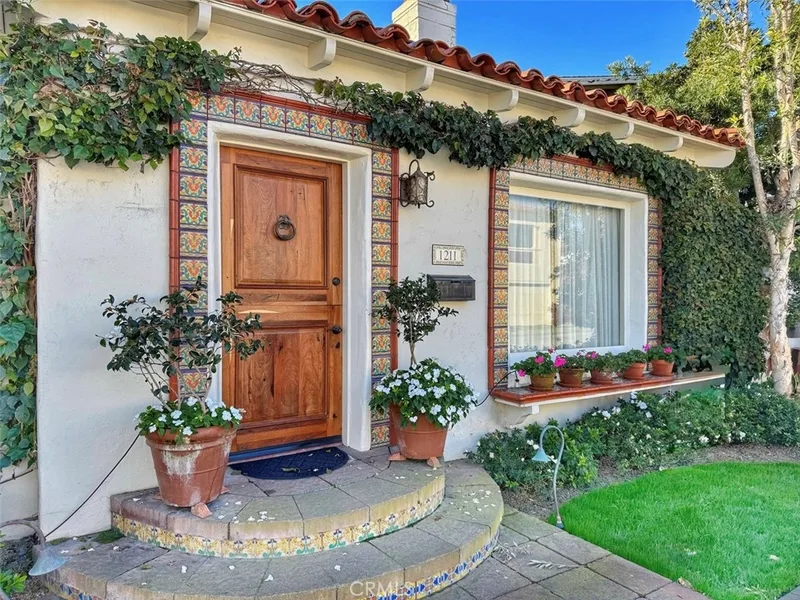 1211 W Bay, Newport Beach, CA 92661