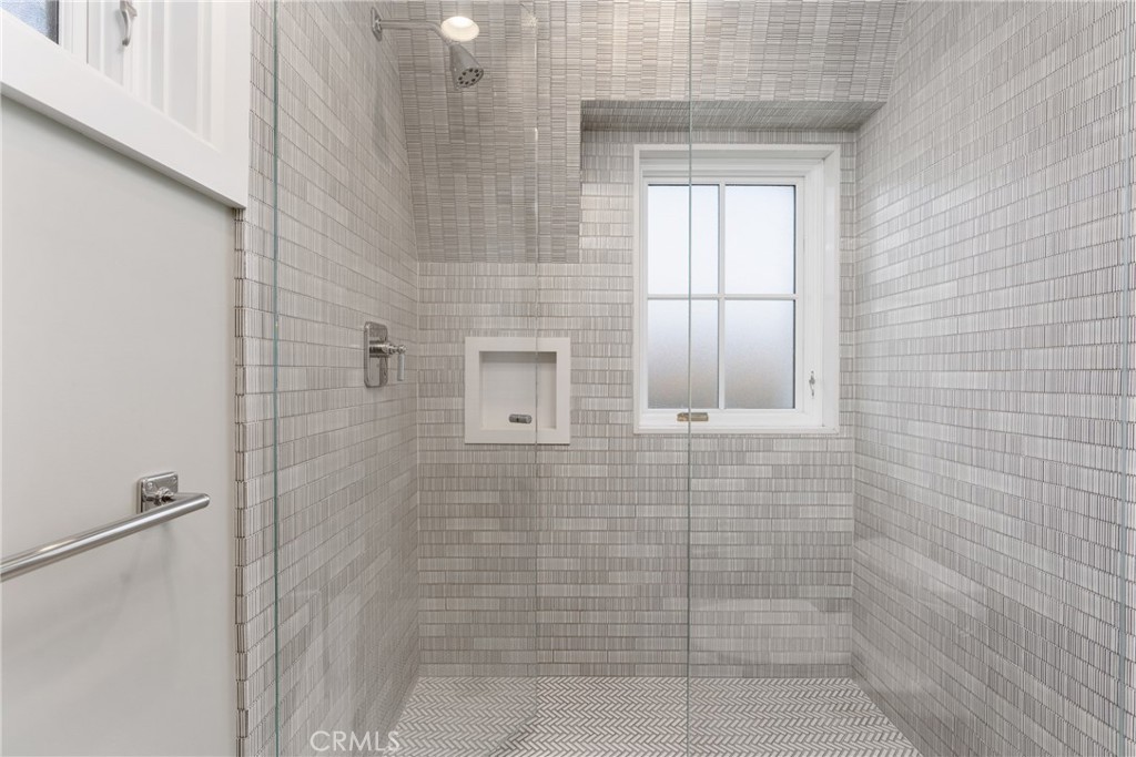 1215 E Balboa, Newport Beach CA 92661 - photo 35