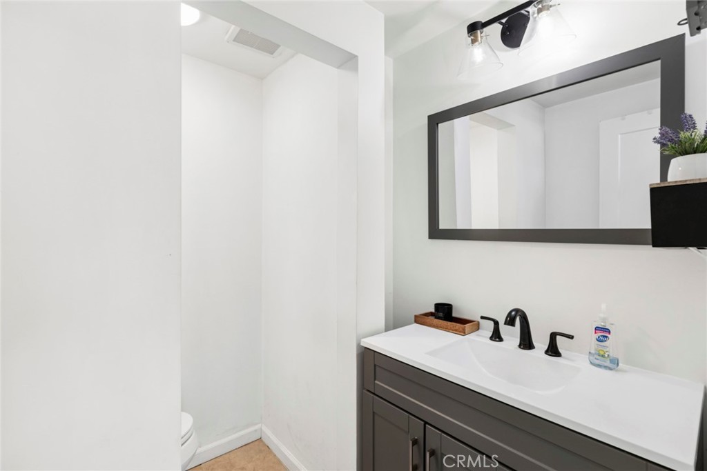 First Floor Powder Bath - 122 Agate, Newport Beach CA 92662 - photo 11