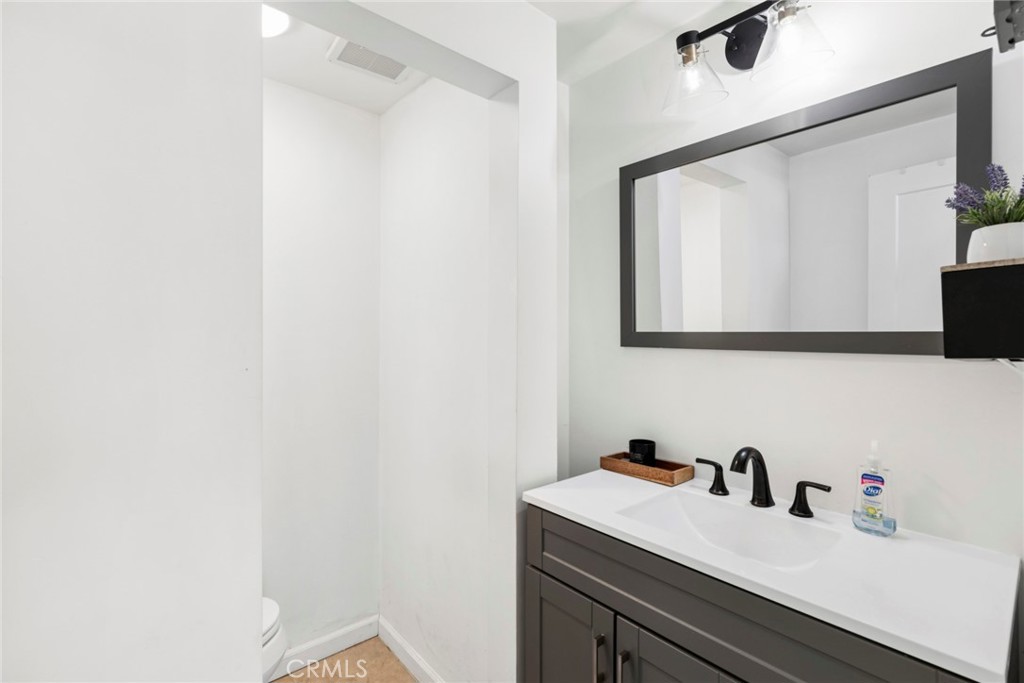 First Floor Powder Bath - 122 Agate, Newport Beach CA 92662 - photo 11