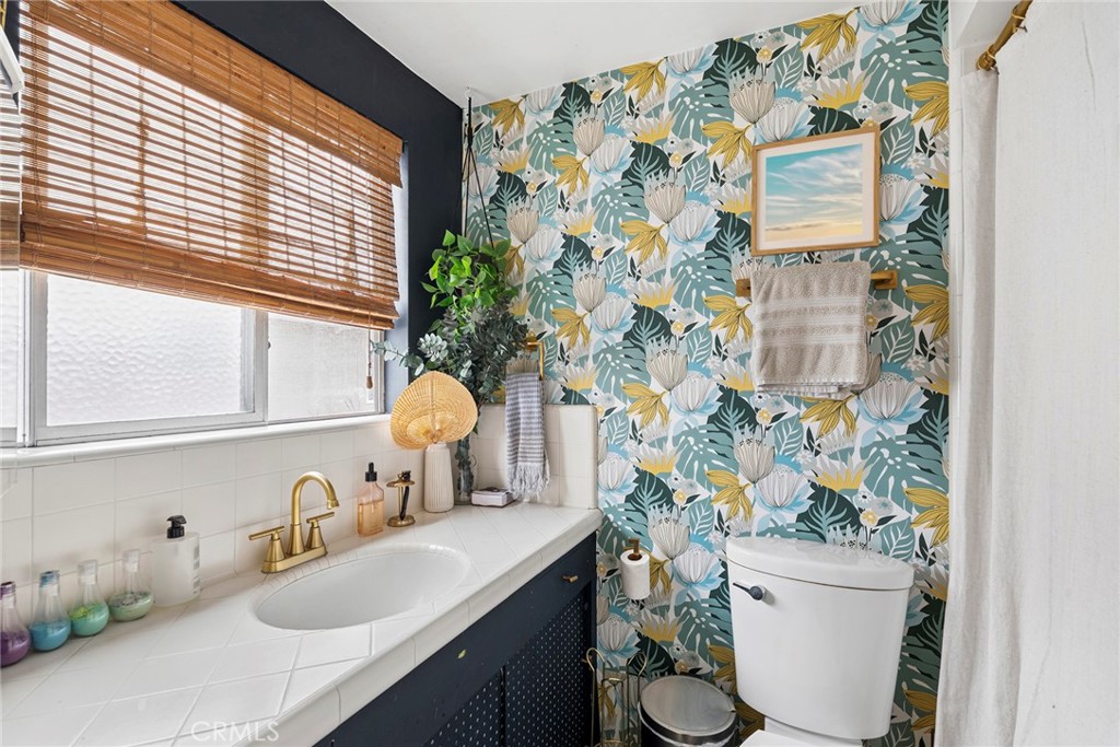 Primary Bath in 2nd floor unit - 122 Agate, Newport Beach CA 92662 - photo 26