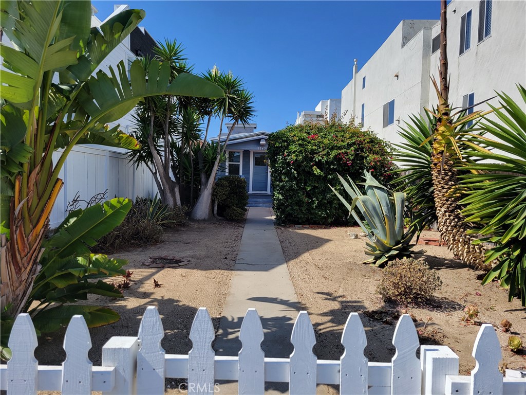 View of front yard W. Balboa sidewalk - 1245 W Balboa Boulevard, Newport Beach CA 92661 - photo 15