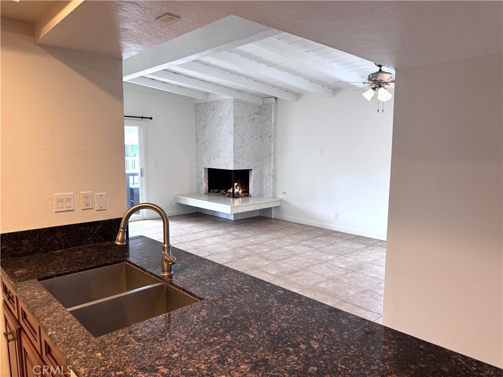 Kitchen Looking into dining room - 125 46th Street B, Newport Beach CA 92663 - photo 8