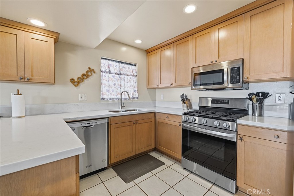126 45th Street, Newport Beach CA 92663 - photo 30