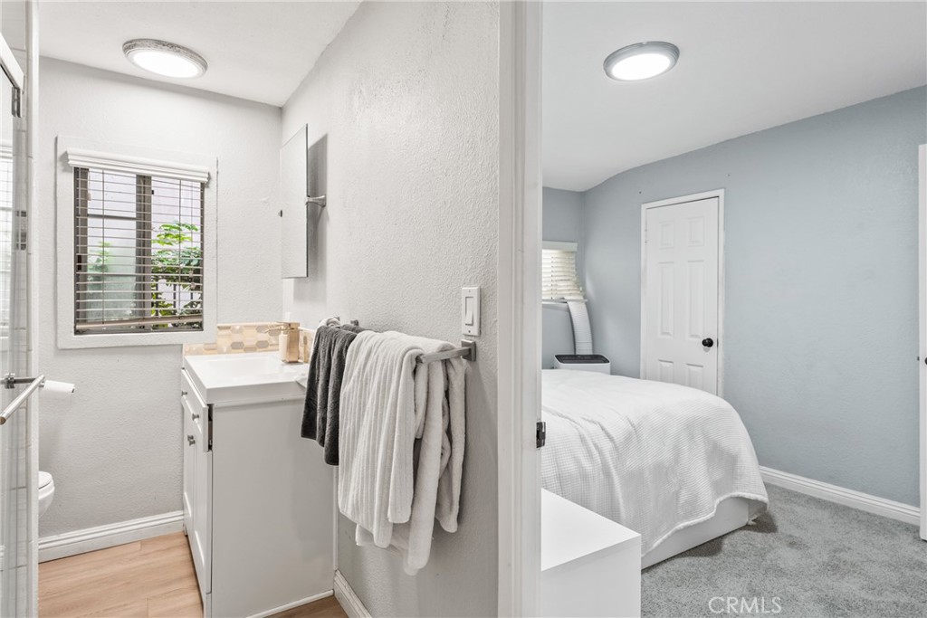 Jack & Jill Bathroom - 126 E Balboa, Newport Beach CA 92661 - photo 16