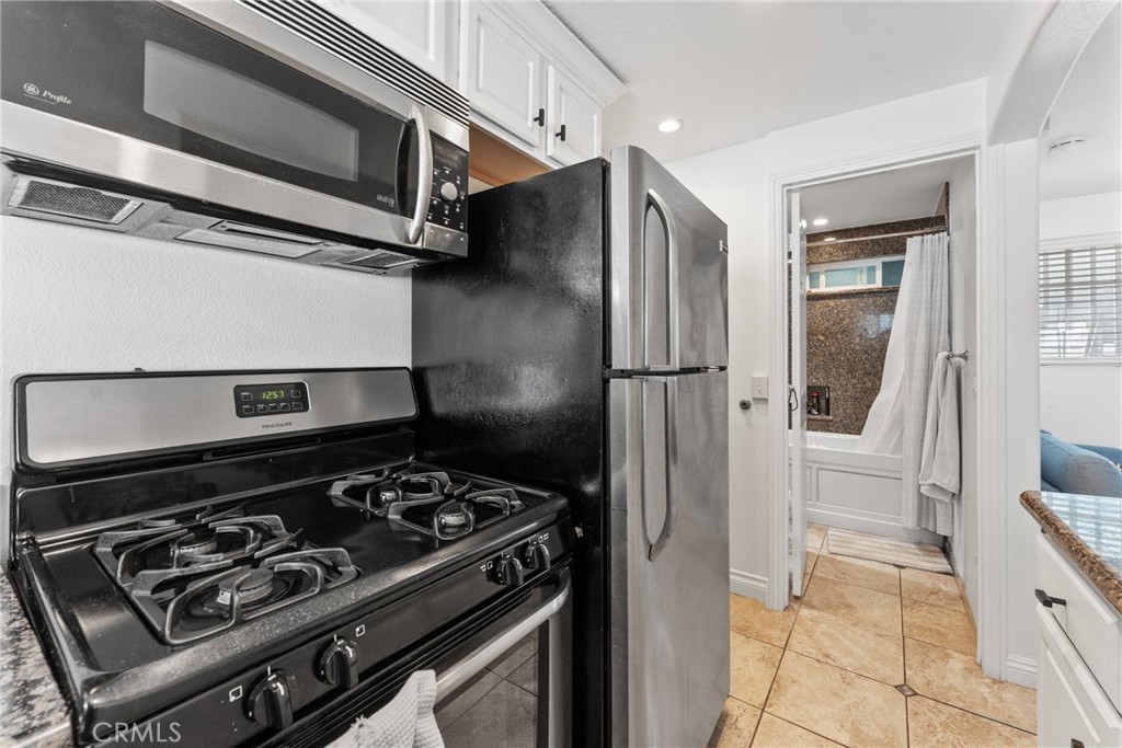 Triplex #3 Living Room - 126 E Balboa, Newport Beach CA 92661 - photo 28