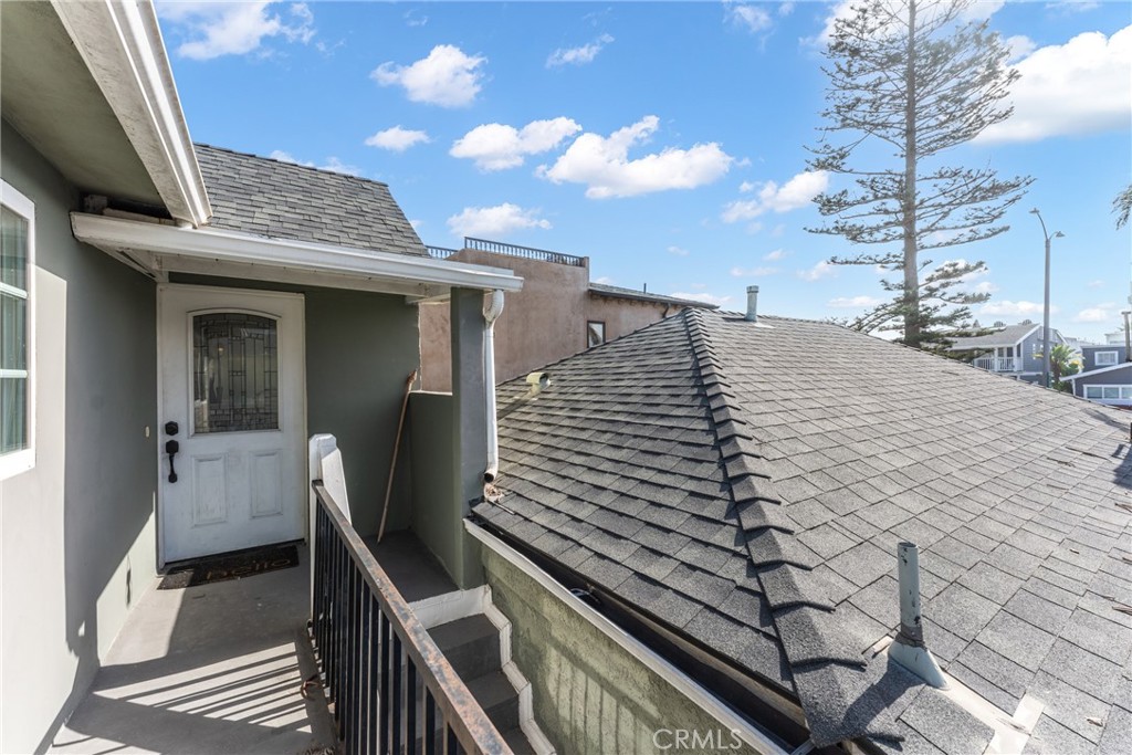 Triplex #2 on the upper level - 126 E Balboa, Newport Beach CA 92661 - photo 30