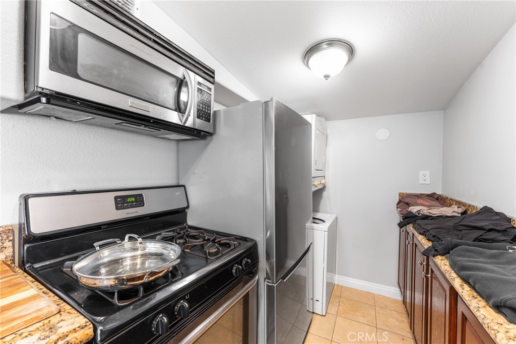 Triplex #2 Kitchen - 126 E Balboa, Newport Beach CA 92661 - photo 38