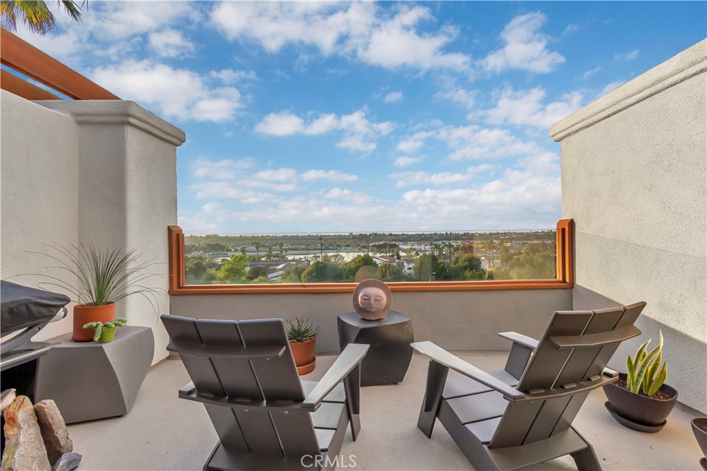 Balcony with Back Bay views - 128 Villa Point, Newport Beach CA 92660 - photo 3