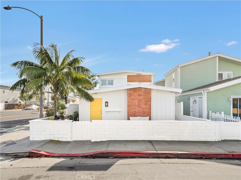 130 43rd, Newport Beach CA 92663 - photo 1