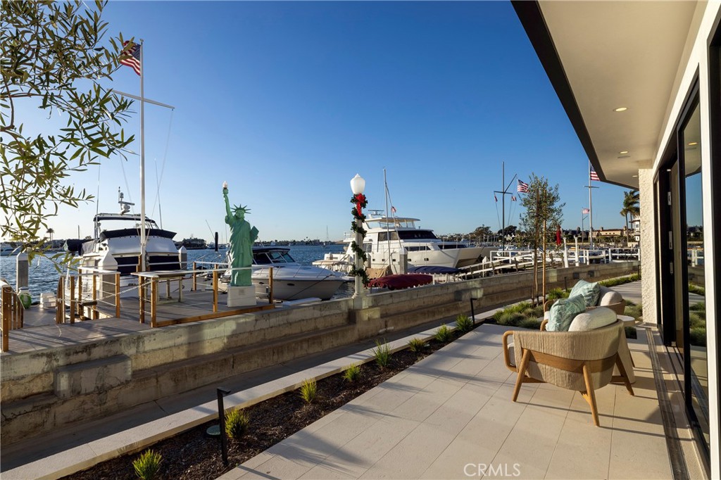 130 S Bay Front, Newport Beach CA 92662 - photo 2