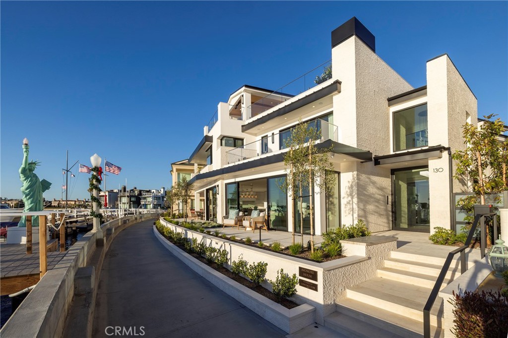 130 S Bay Front, Newport Beach CA 92662 - photo 3