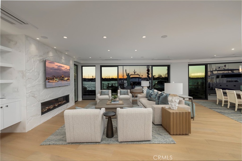 130 S Bay Front, Newport Beach CA 92662 - photo 8