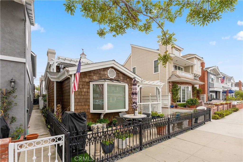 130 Topaz 1/2, Newport Beach CA 92662 - photo 2