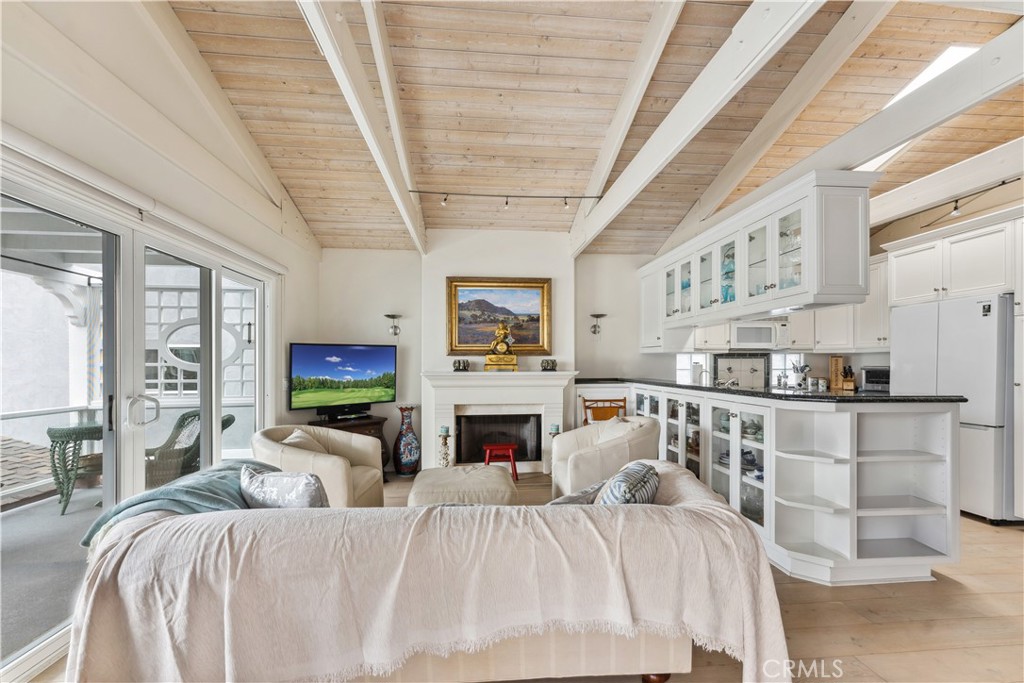 130 Topaz 1/2, Newport Beach CA 92662 - photo 9