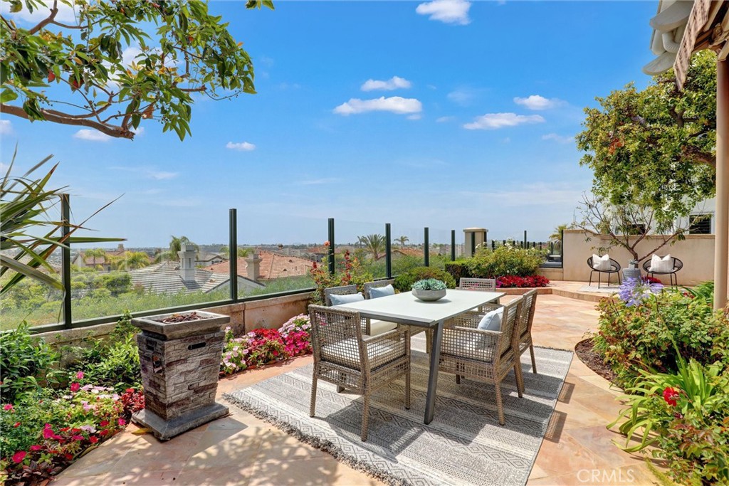 The perfect place to enjoy colorful sunsets and sparkling evening lights. - 1402 Sea Ridge Drive, Newport Beach CA 92660 - photo 3