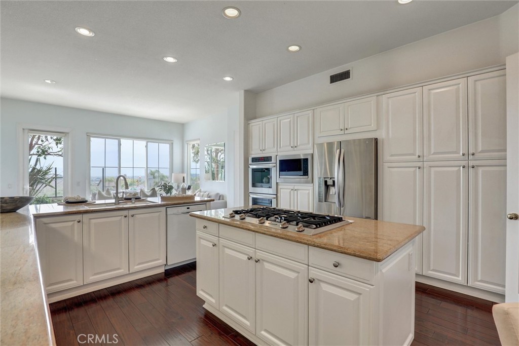 Thoughtfully designed for everyday living and entertaining. - 1402 Sea Ridge Drive, Newport Beach CA 92660 - photo 8