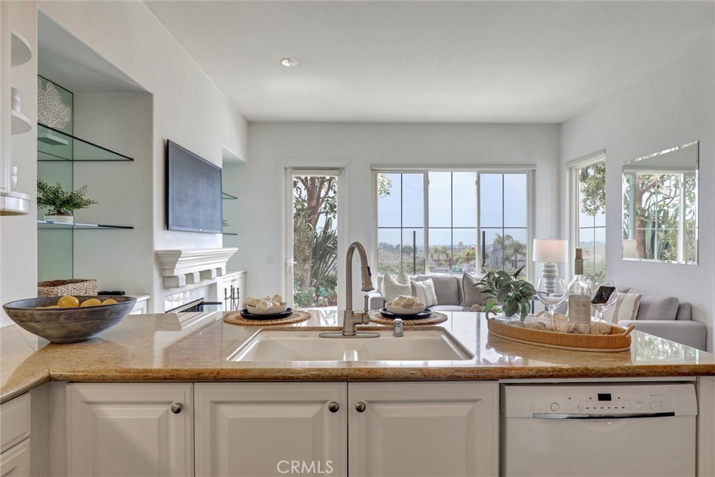 Open living spaces filled with natural light. - 1402 Sea Ridge Drive, Newport Beach CA 92660 - photo 10