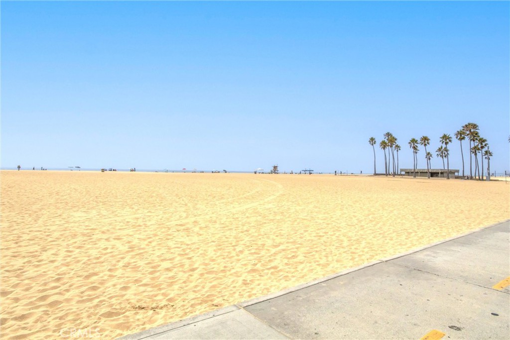Boardwalk to the right - 1408 W Oceanfront, Newport Beach CA 92661 - photo 5
