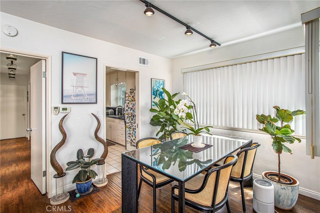 Unit 1 eating area front house - 1408 W Oceanfront, Newport Beach CA 92661 - photo 6