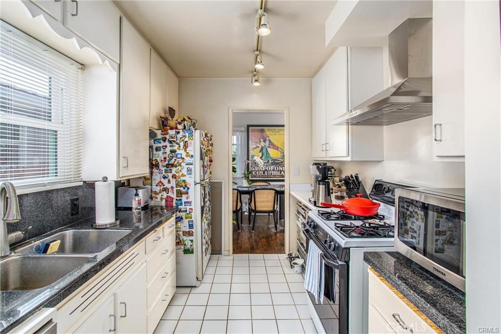 Unit 1 front house kitchen - 1408 W Oceanfront, Newport Beach CA 92661 - photo 7