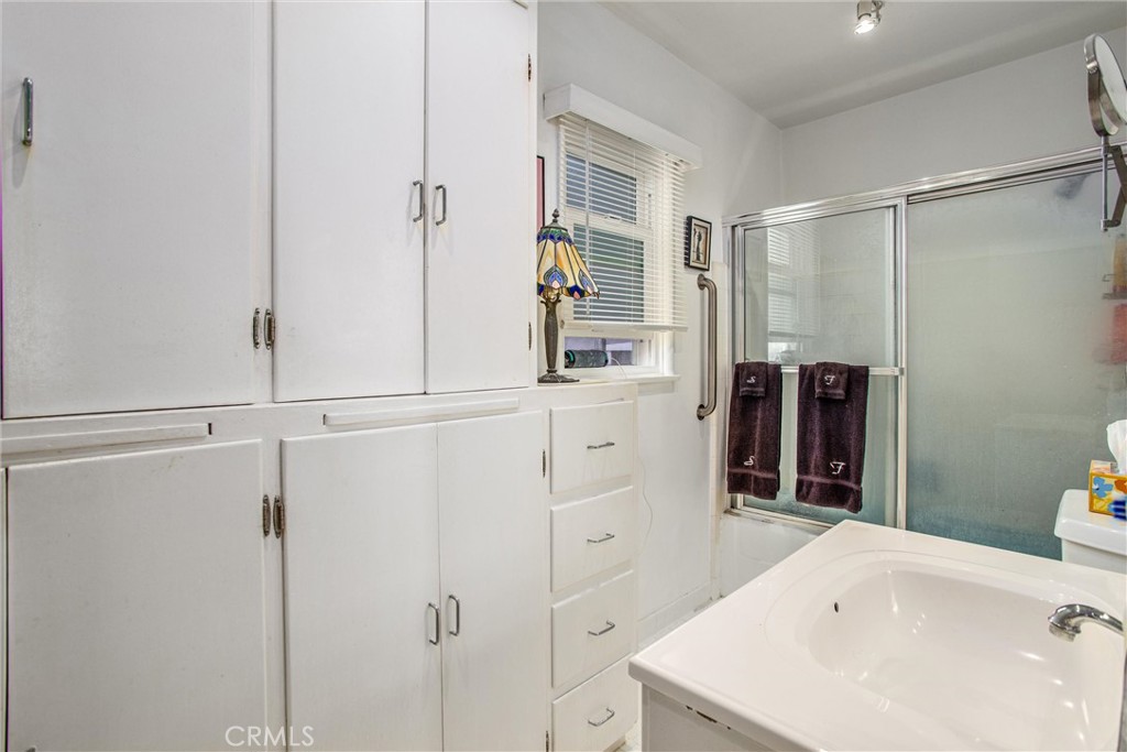 Unit 1 Bath - 1408 W Oceanfront, Newport Beach CA 92661 - photo 11