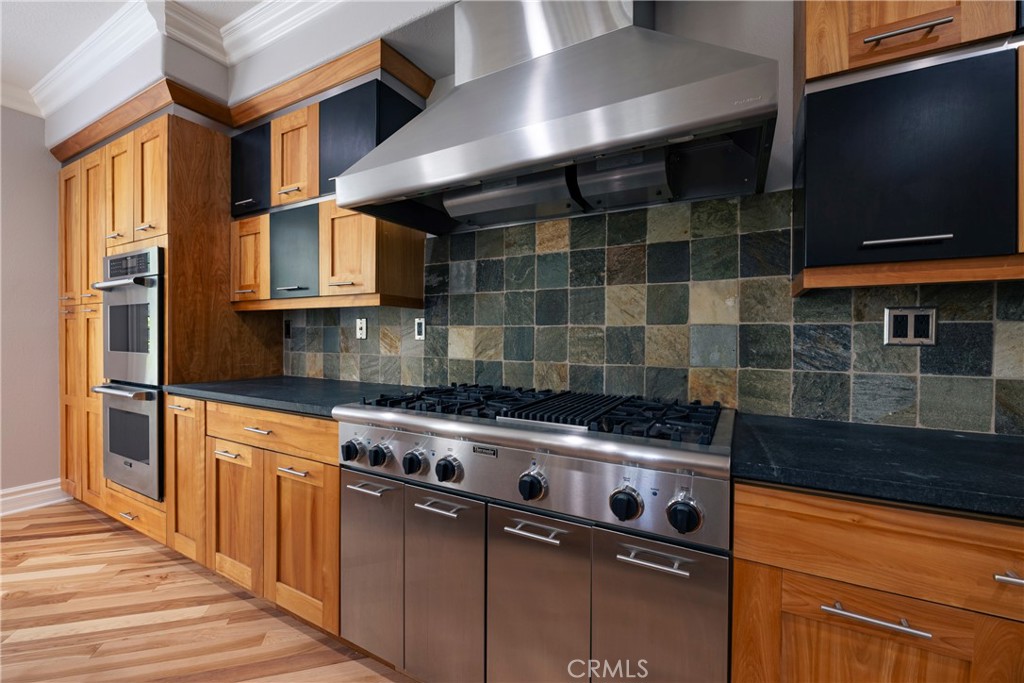 Thermador Professional 6 burner cooktop with griddle. - 1417 SEA RIDGE Drive, Newport Beach CA 92660 - photo 6