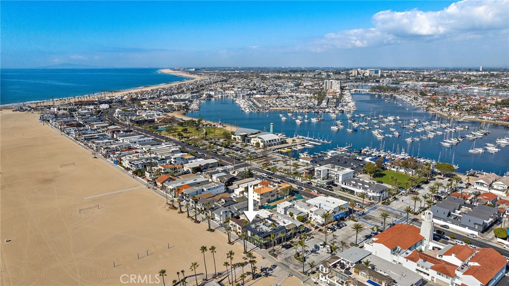 Nestled between Beach and Bay. - 1504 W Oceanfront 5, Newport Beach CA 92663 - photo 2