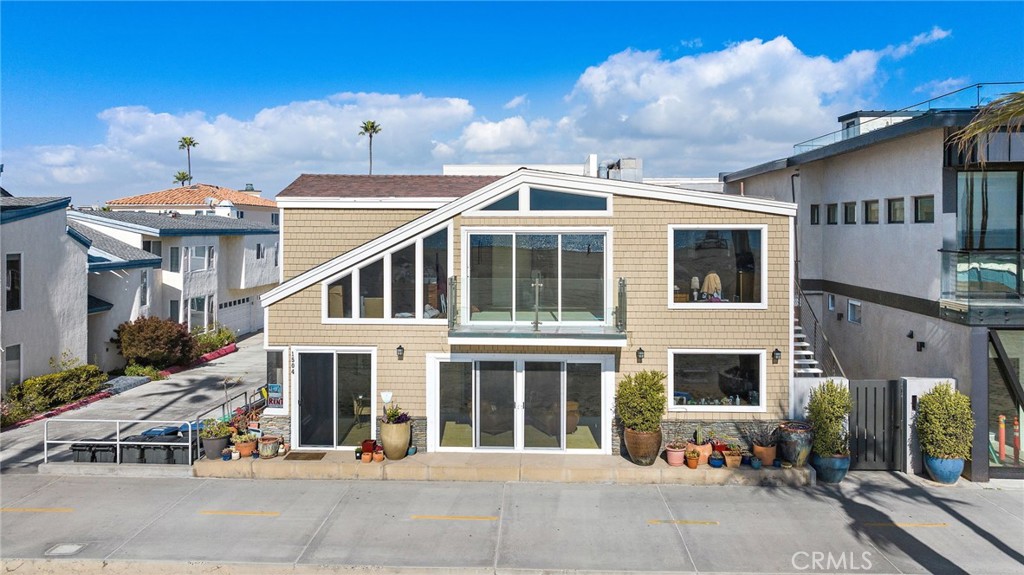 3-bedroom residence + 1-bedroom rear unit - 1504 W Oceanfront 5, Newport Beach CA 92663 - photo 5