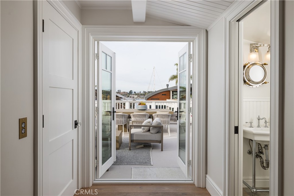 1508 E Balboa Newport Beach California Beach Home, Beautiful Newer home one block from Harbor, Newport Peninsula Point. - 1508 E Balboa Boulevard, Newport Beach CA 92661 - photo 18