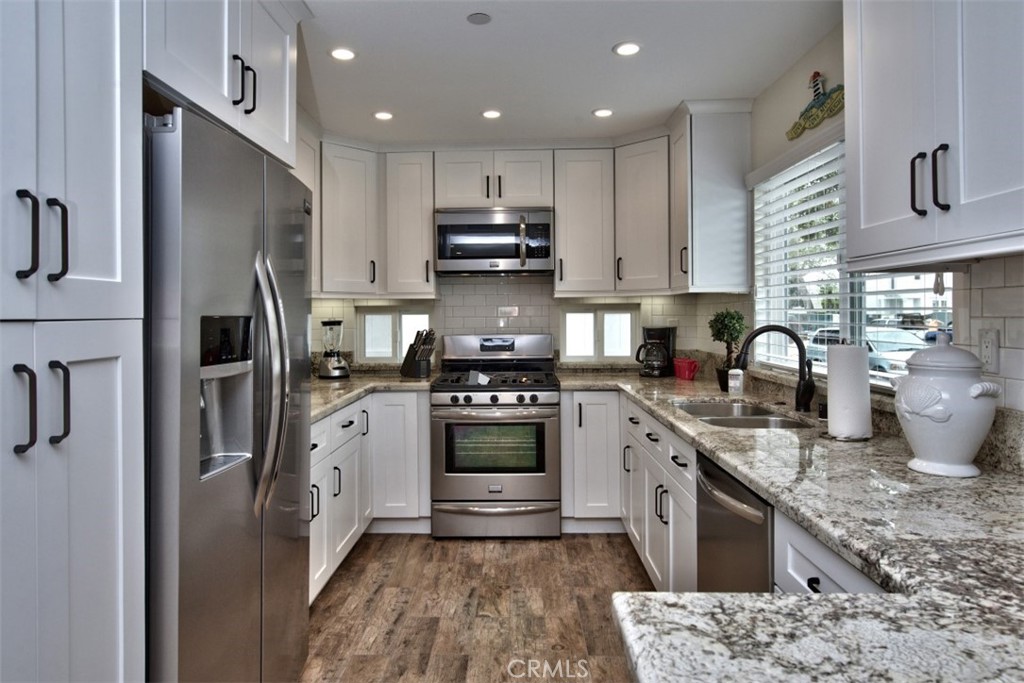 1509 E BALBOA Boulevard A, Newport Beach CA 92661 - photo 6