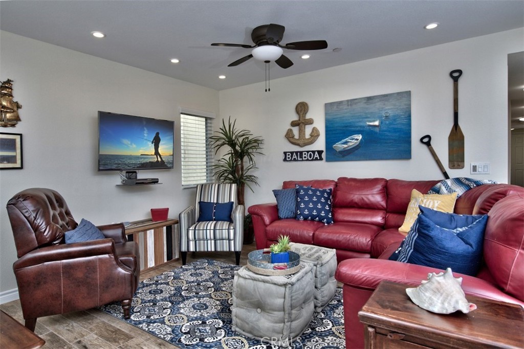 1509 E BALBOA Boulevard A, Newport Beach CA 92661 - photo 11