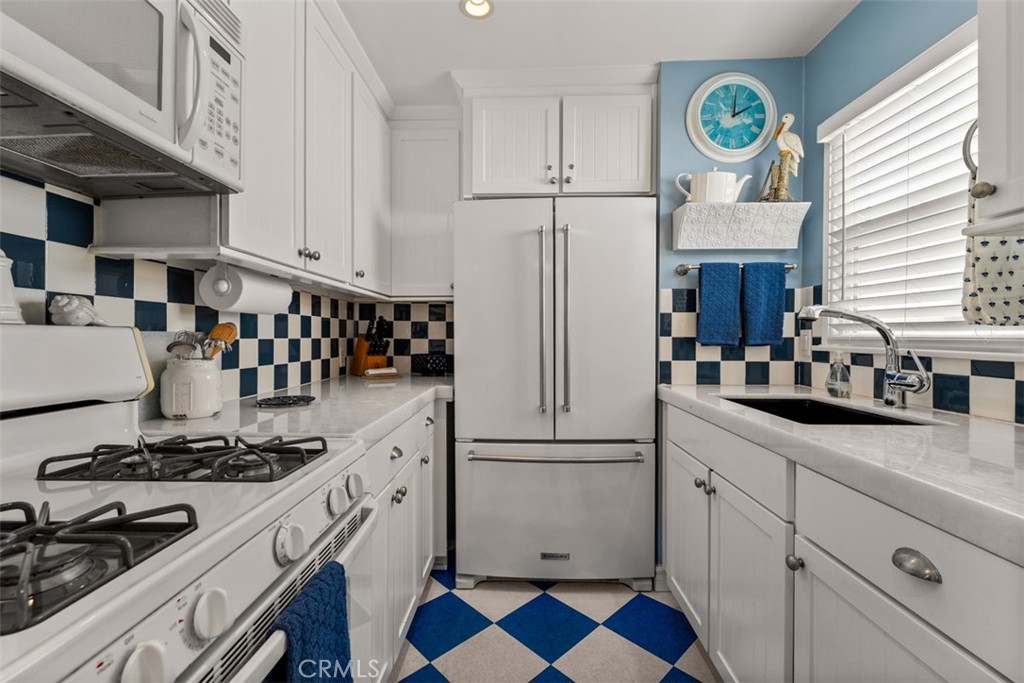 1527 W Balboa, Newport Beach CA 92663 - photo 11