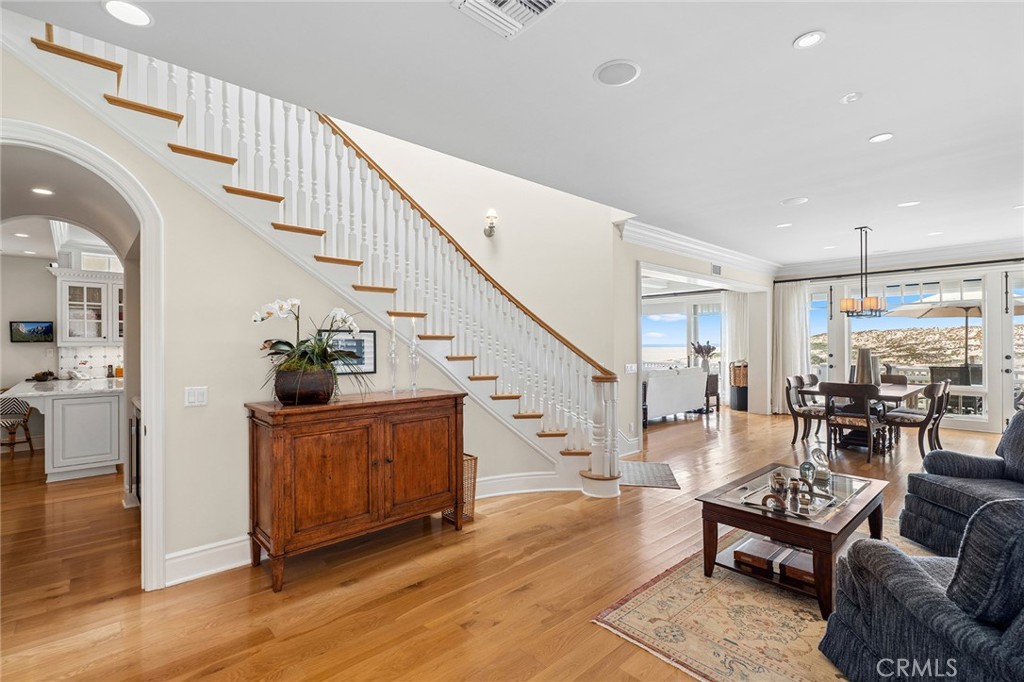 1550 E Oceanfront, Newport Beach CA 92661 - photo 2