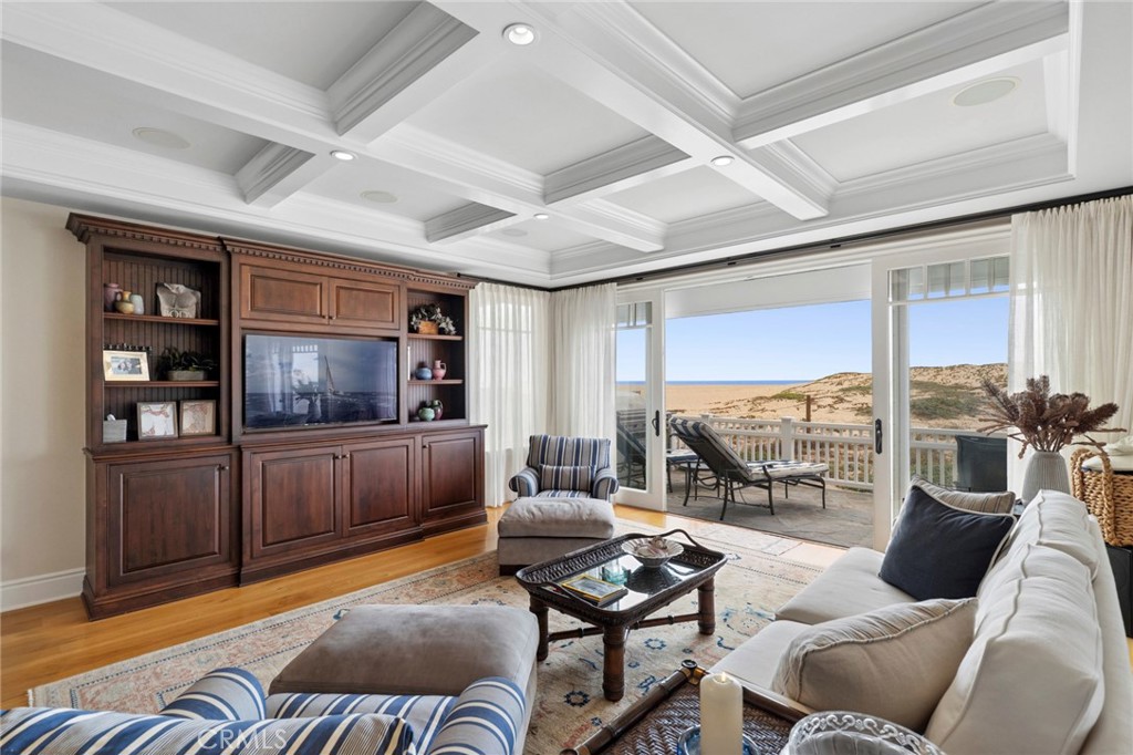 1550 E Oceanfront, Newport Beach CA 92661 - photo 3