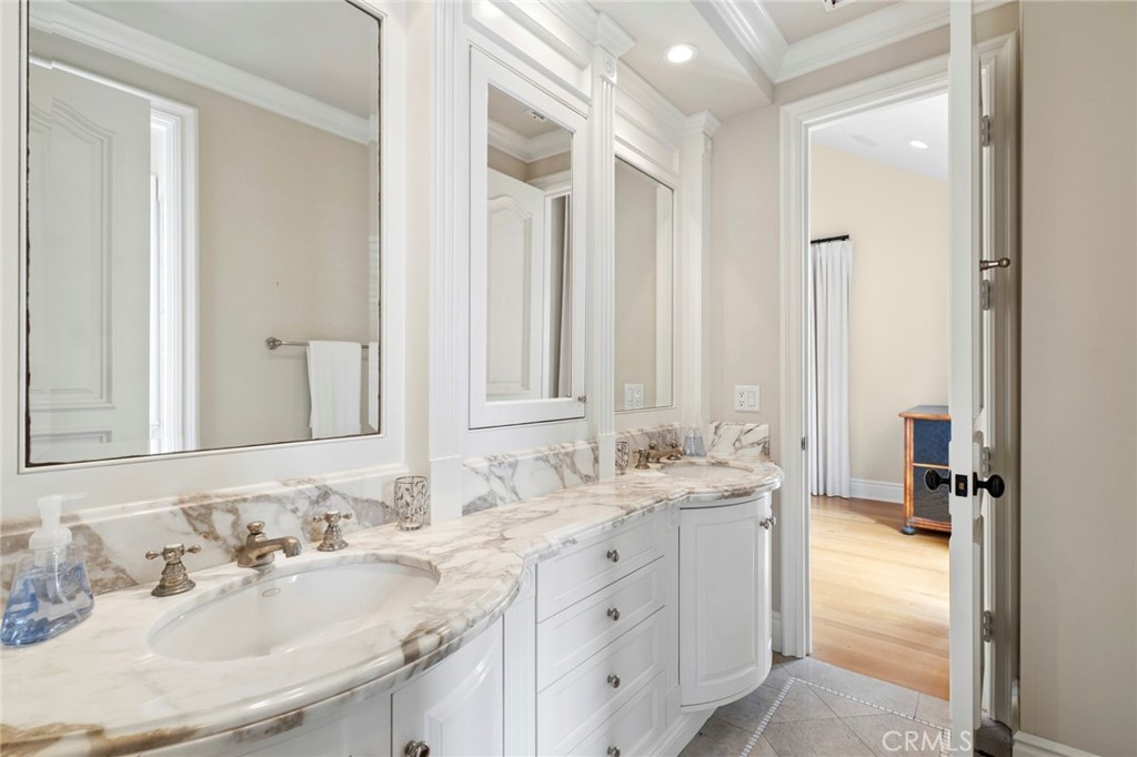 1550 E Oceanfront, Newport Beach CA 92661 - photo 25
