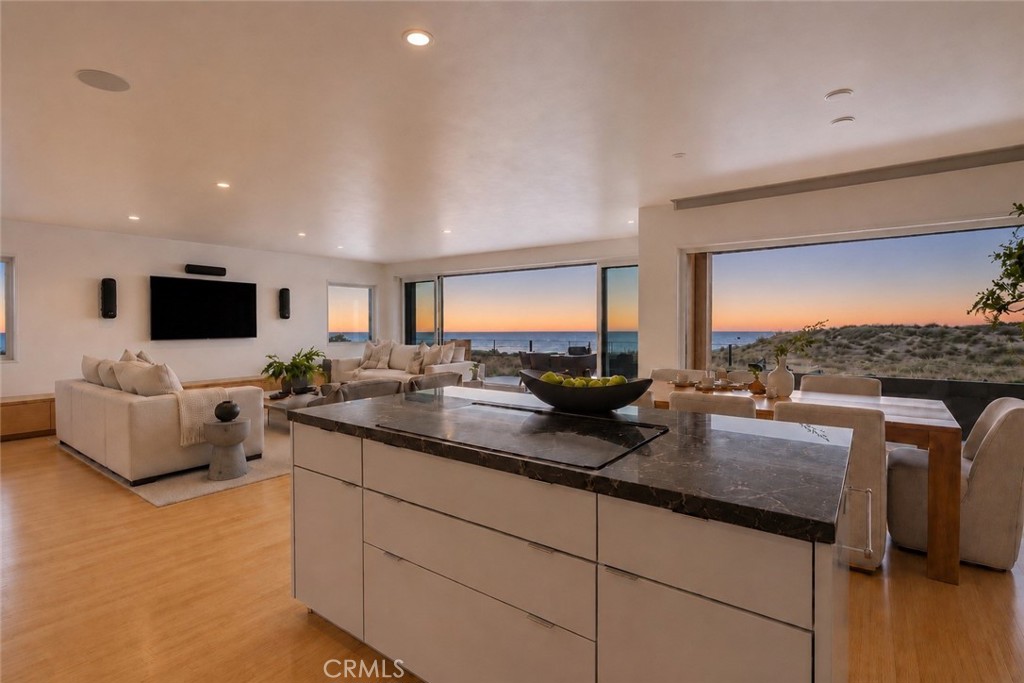 1554 E Oceanfront, Newport Beach CA 92661 - photo 4