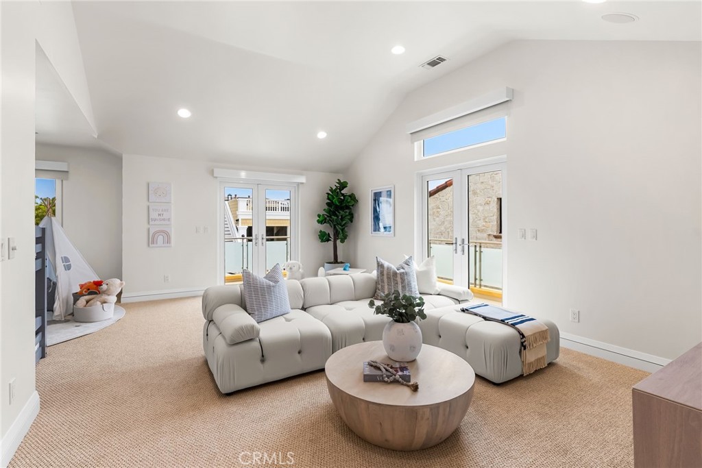 1554 E Oceanfront, Newport Beach CA 92661 - photo 35