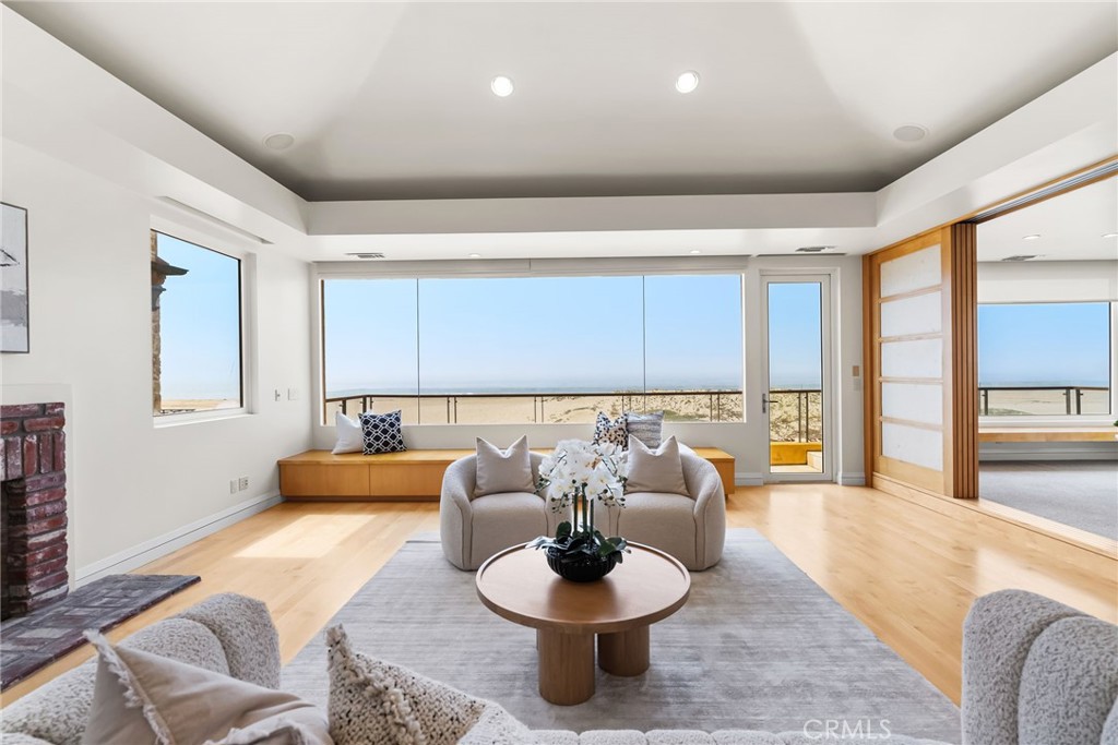 1554 E Oceanfront, Newport Beach CA 92661 - photo 2